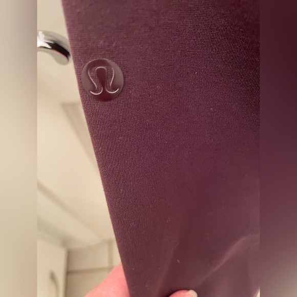 Lululemon 5 pocket zip front, button waist. with zippers on back Pockets Size 8 - Picture 6 of 9